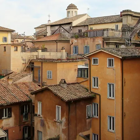 Centro - Tra Pantheon & Trastevere Daire Roma