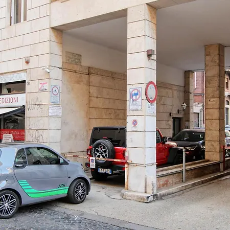 Centro - Tra Pantheon & Trastevere 公寓 *